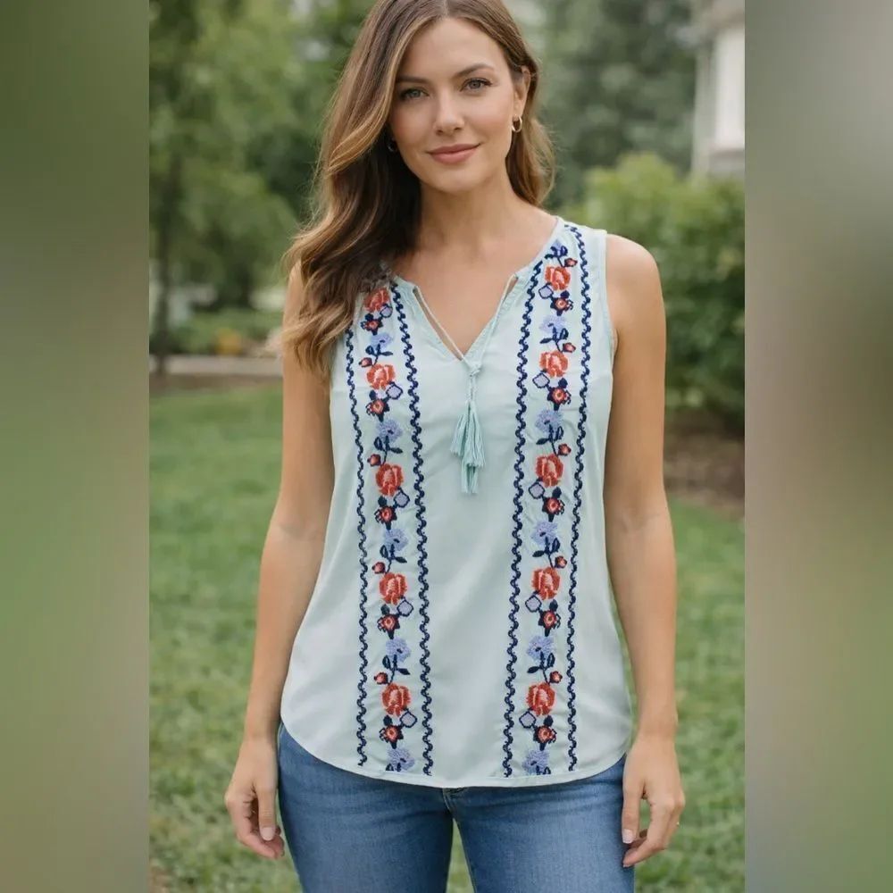 Old Navy Embroidered Tank Top Size Medium